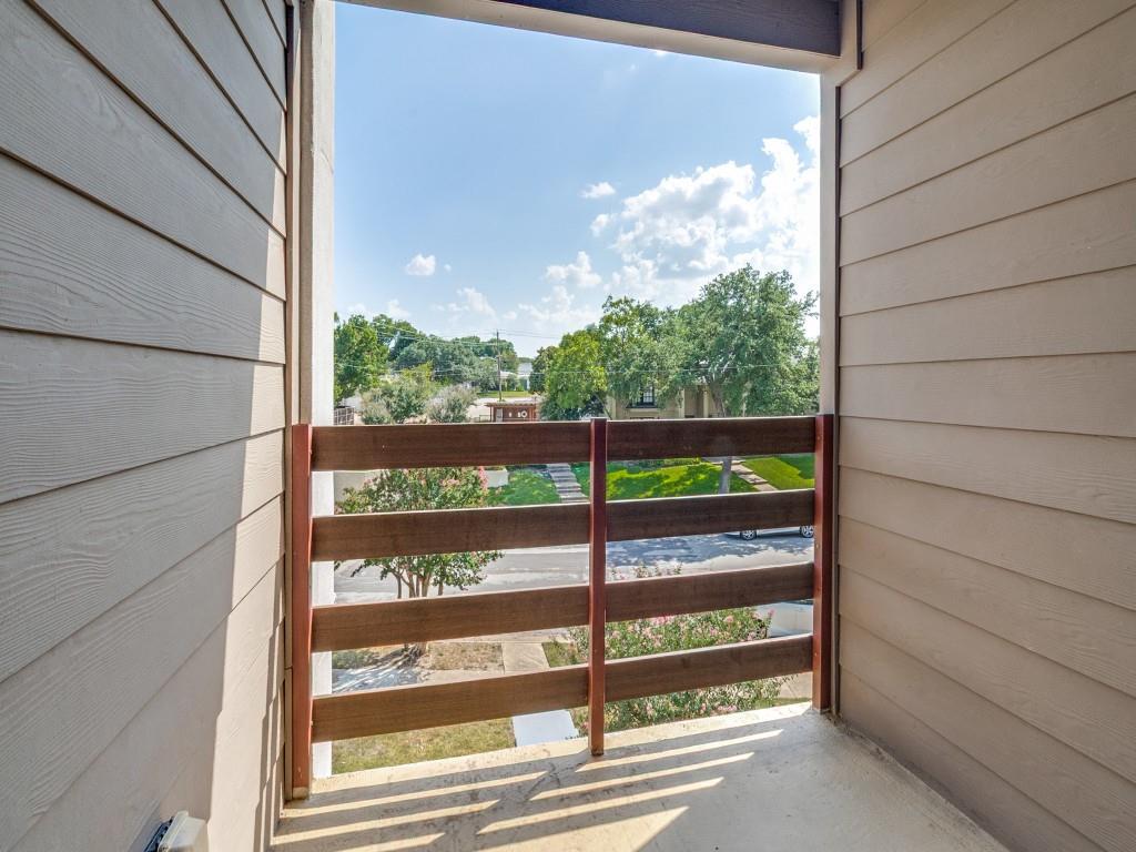 9495 Timberleaf Drive Property Photo 13