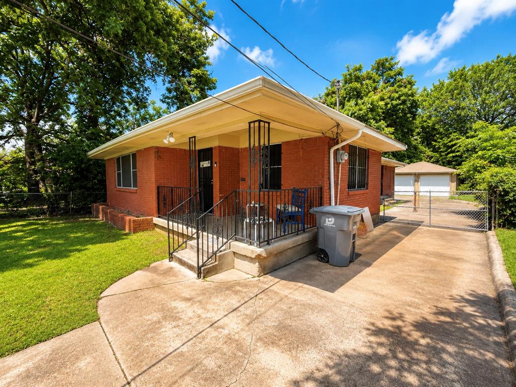 3023 Carpenter Avenue Property Photo 3