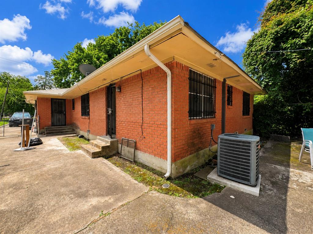 3023 Carpenter Avenue Property Photo 4