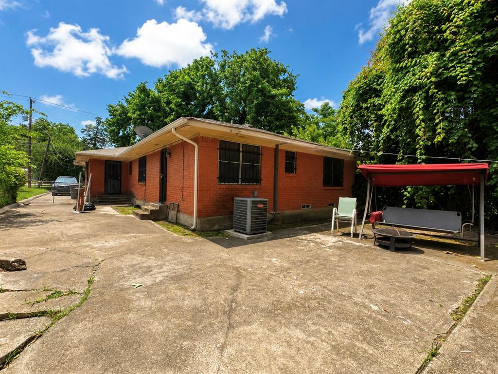 3023 Carpenter Avenue Property Photo 5