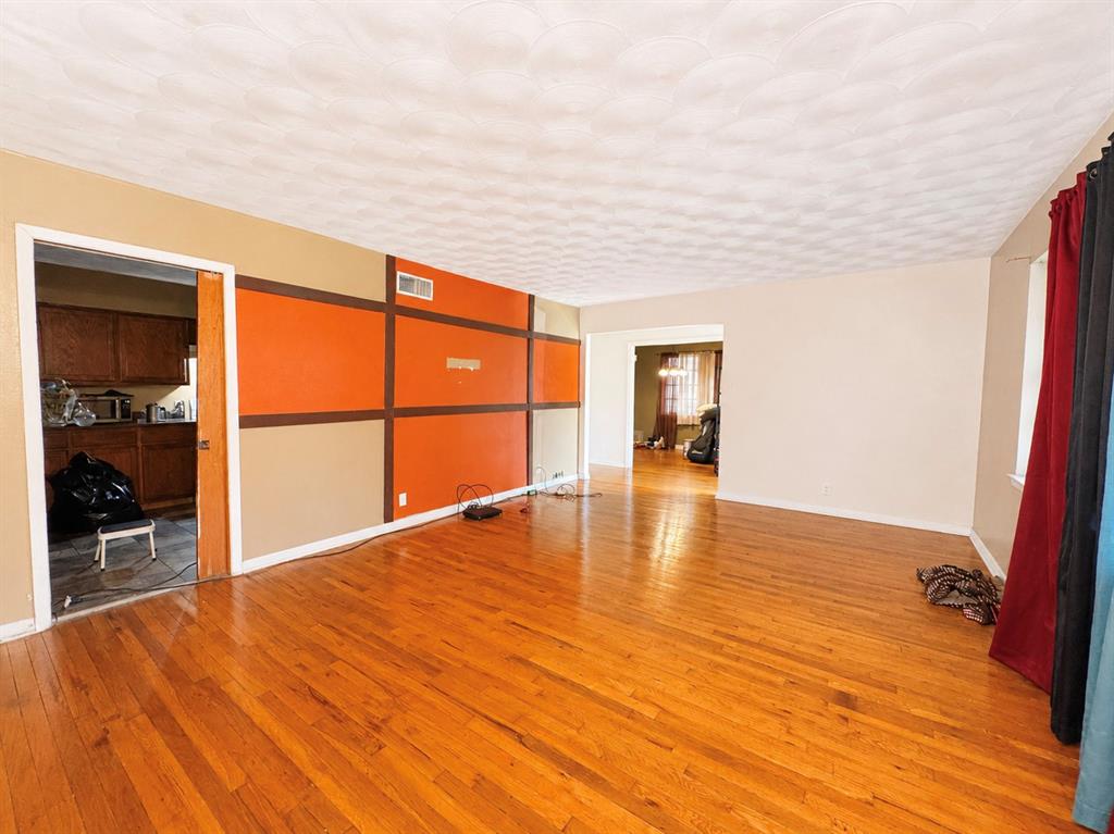 3023 Carpenter Avenue Property Photo 9