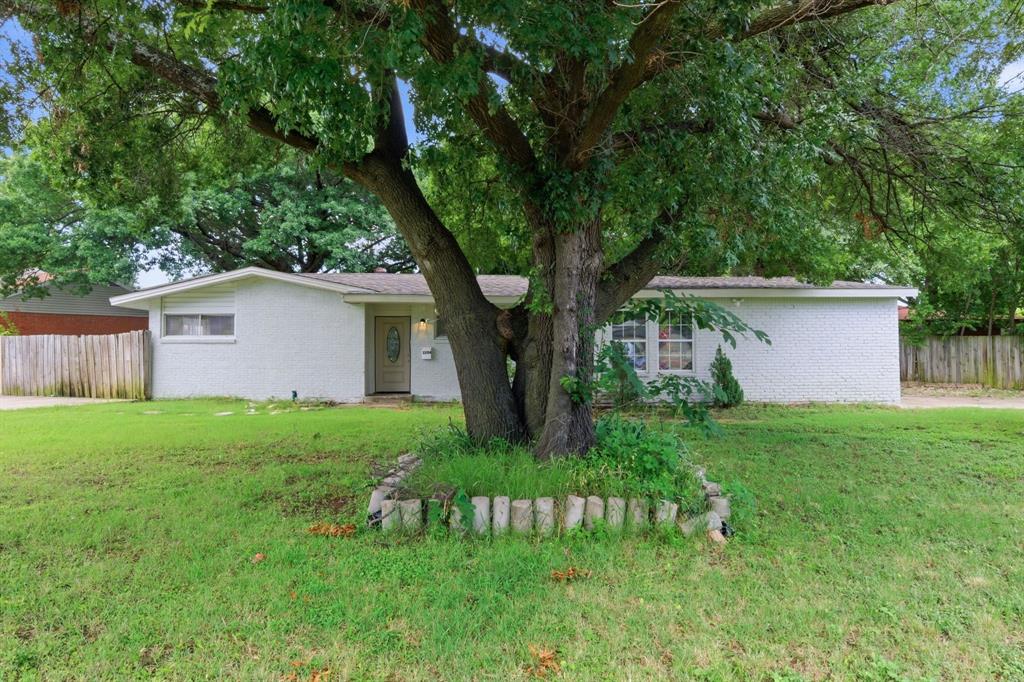 2204 Dunloe Avenue Property Photo 2