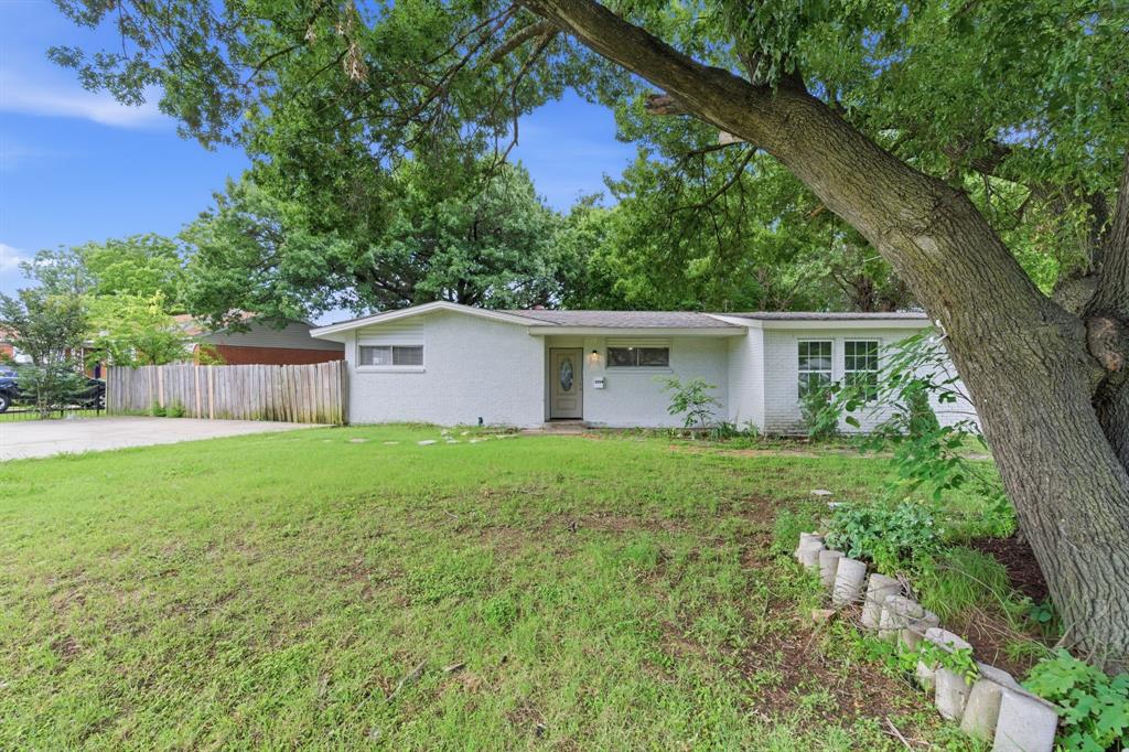 2204 Dunloe Avenue Property Photo 3