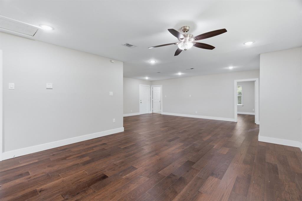 2204 Dunloe Avenue Property Photo 5
