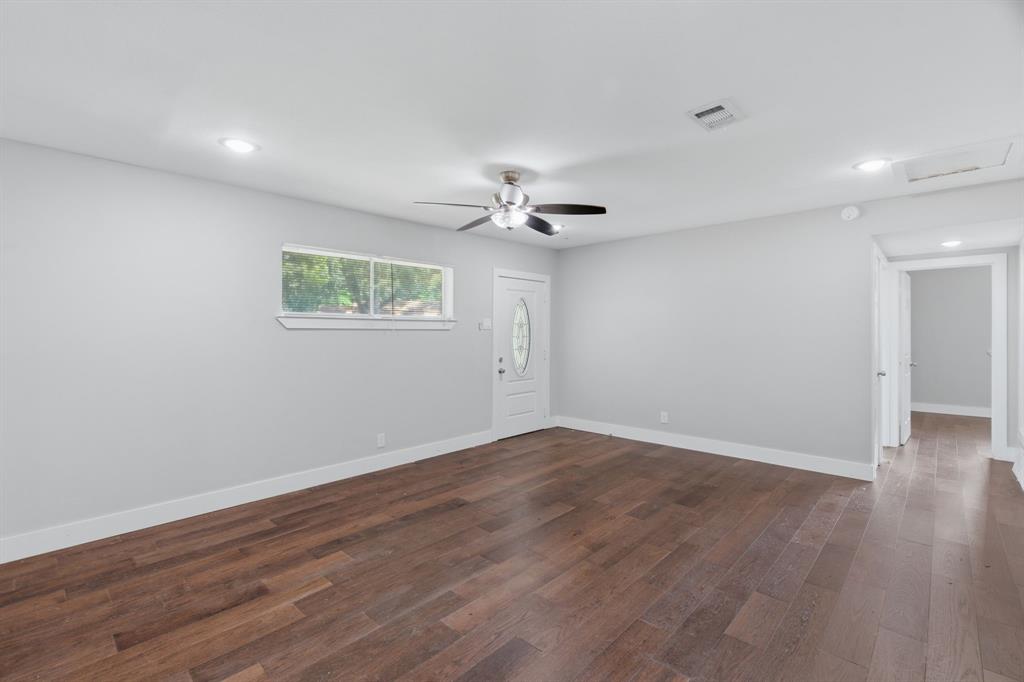 2204 Dunloe Avenue Property Photo 6