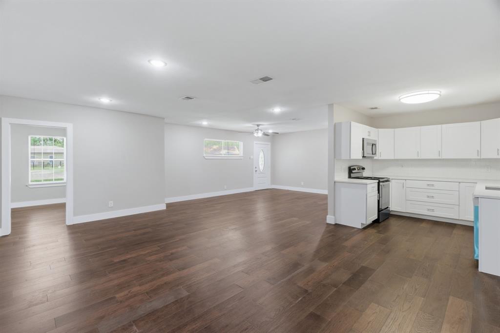 2204 Dunloe Avenue Property Photo 9