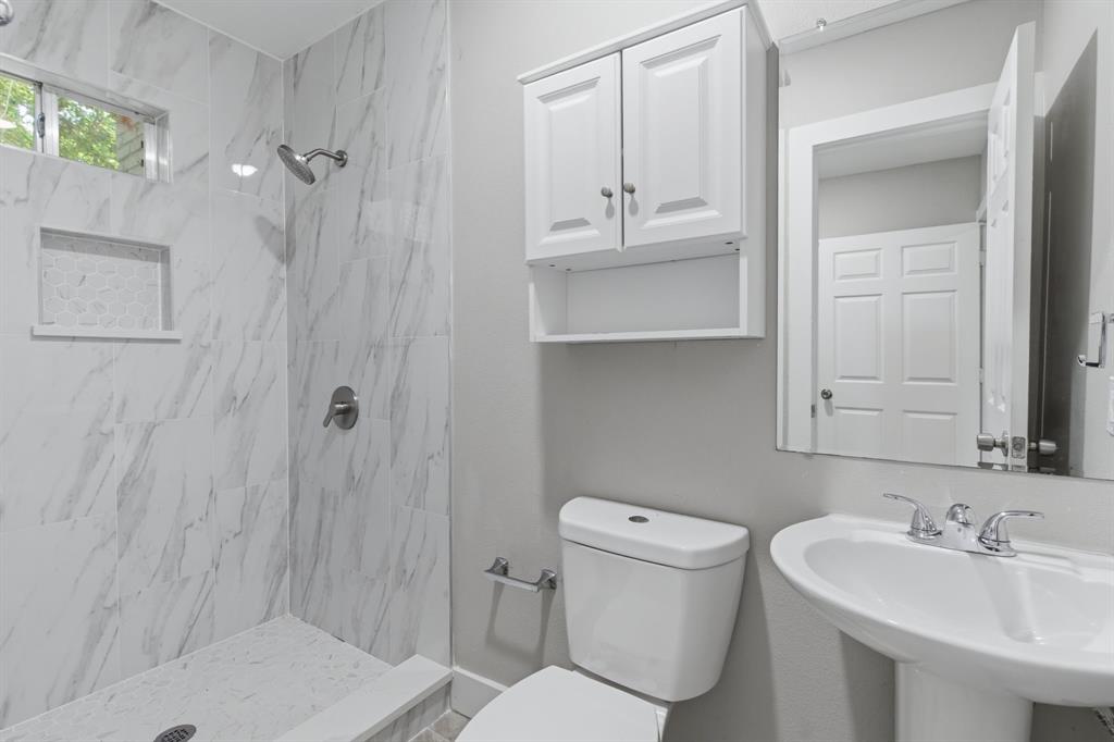 2204 Dunloe Avenue Property Photo 16