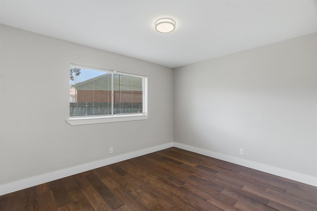 2204 Dunloe Avenue Property Photo 20