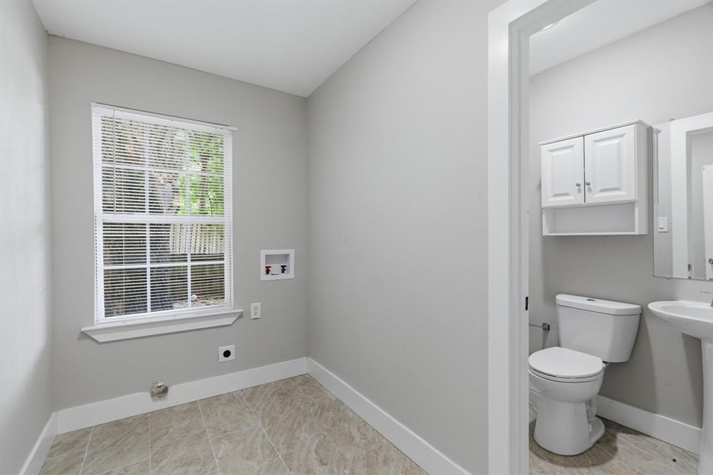 2204 Dunloe Avenue Property Photo 21
