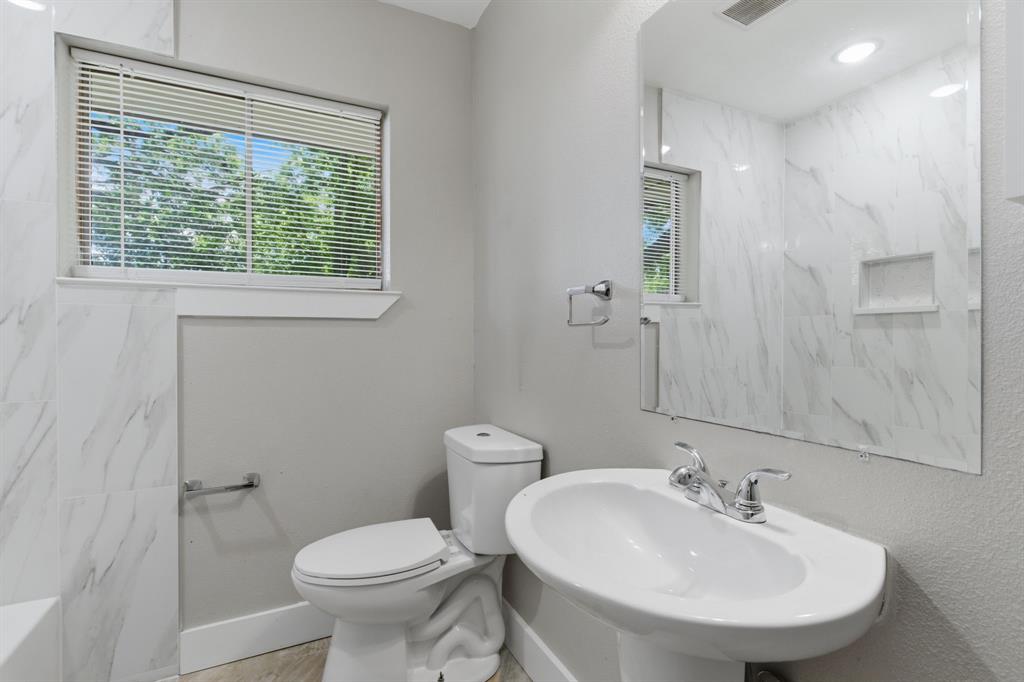 2204 Dunloe Avenue Property Photo 22
