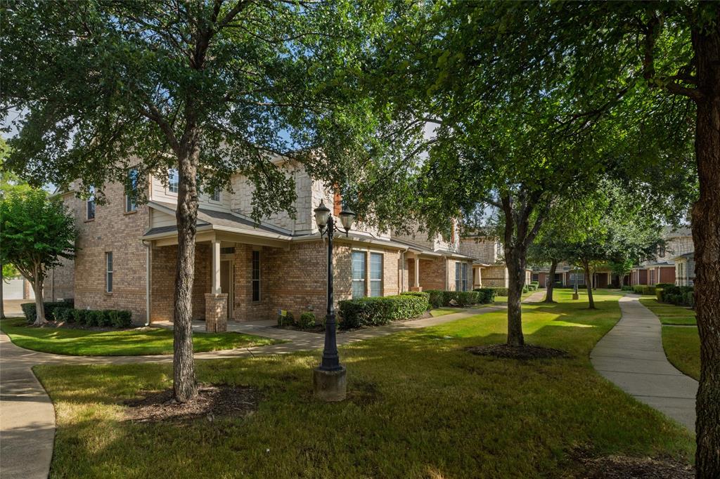 2722 Hyde Park Drive Property Photo 2