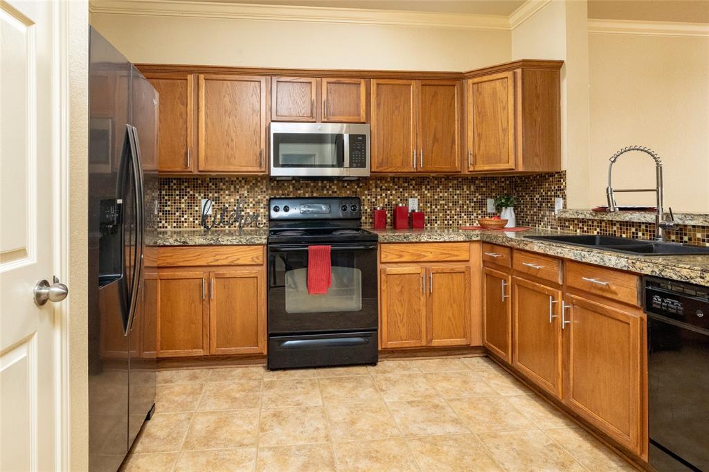 2722 Hyde Park Drive Property Photo 5