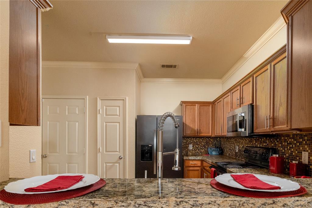 2722 Hyde Park Drive Property Photo 7