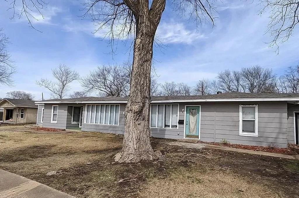 128 Vandenburg Drive Property Photo 2
