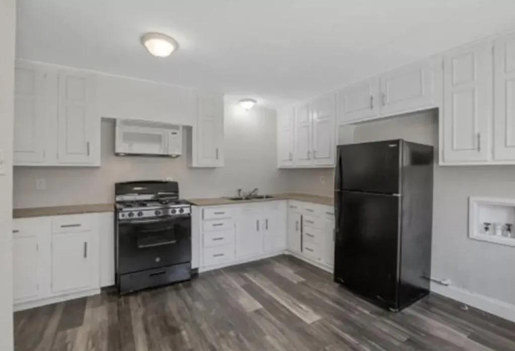 128 Vandenburg Drive Property Photo 3
