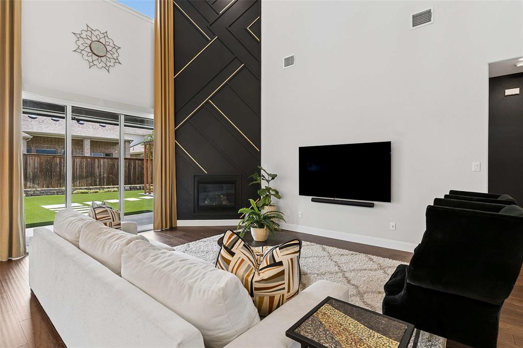1843 Hollyhock Drive Property Photo 3