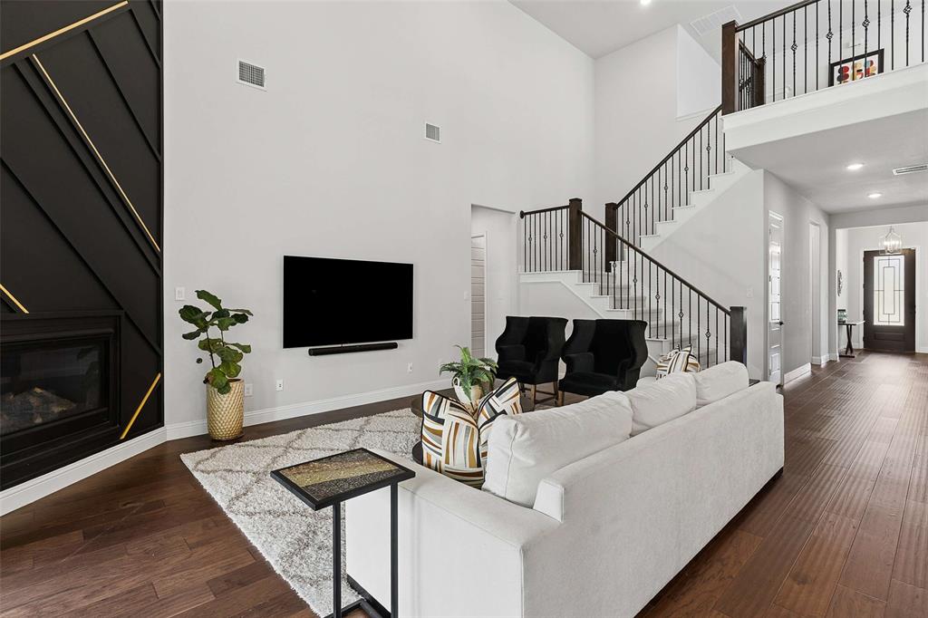 1843 Hollyhock Drive Property Photo 4