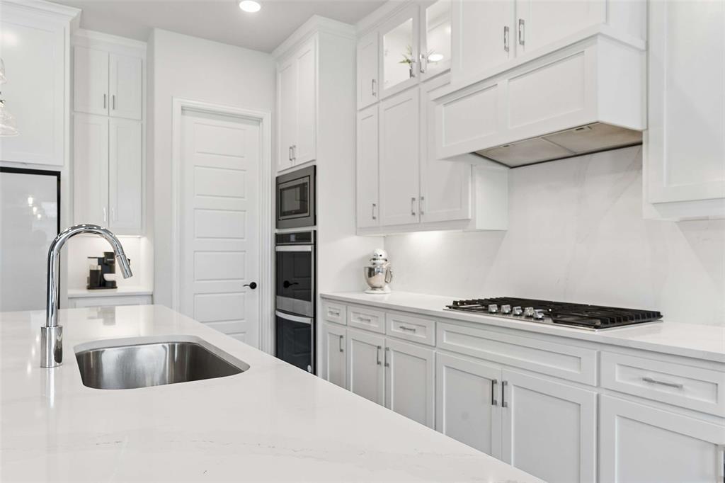 1843 Hollyhock Drive Property Photo 8