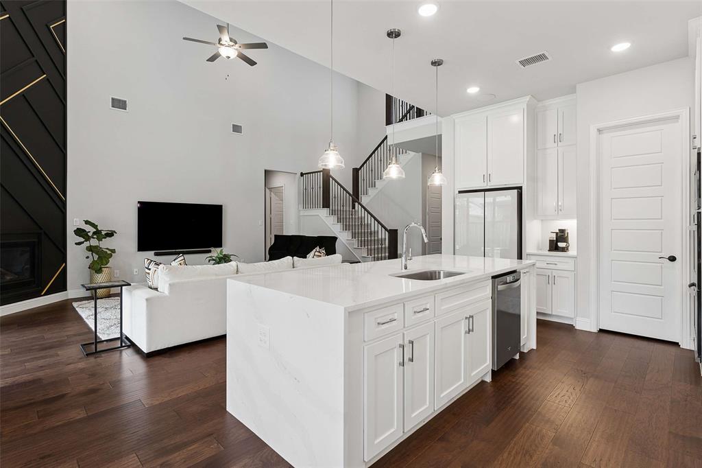 1843 Hollyhock Drive Property Photo 10