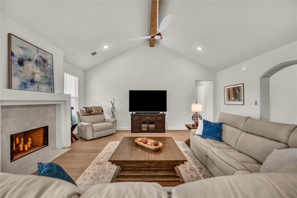 105 W Furlong Property Photo 6