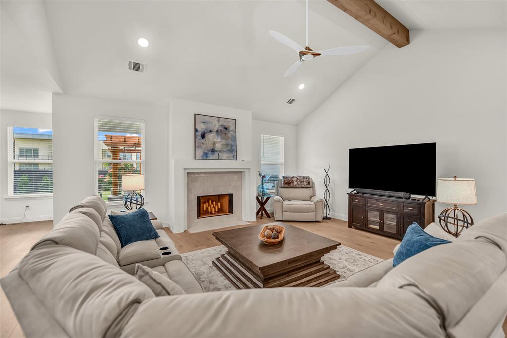 105 W Furlong Property Photo 7
