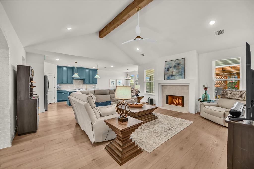 105 W Furlong Property Photo 8