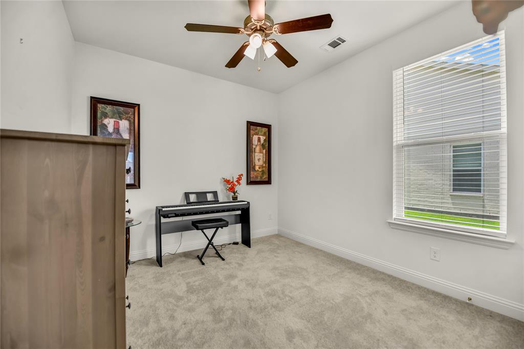 105 W Furlong Property Photo 26