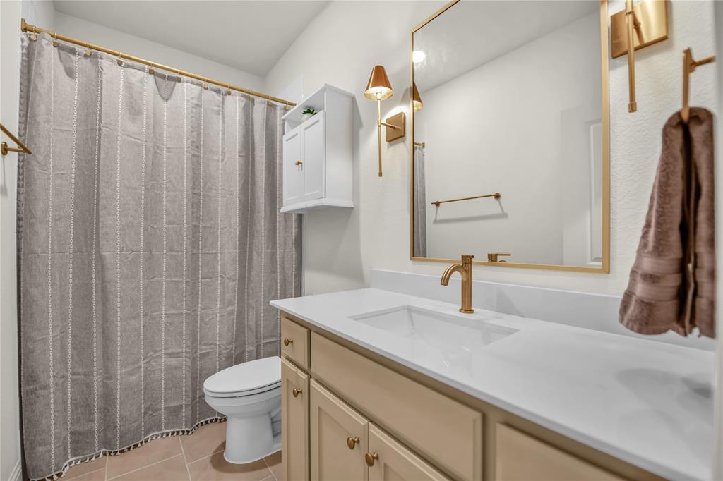 105 W Furlong Property Photo 27