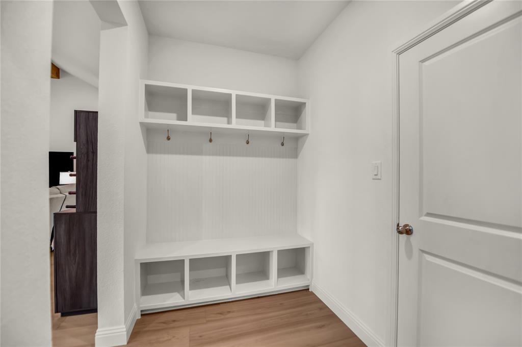 105 W Furlong Property Photo 28