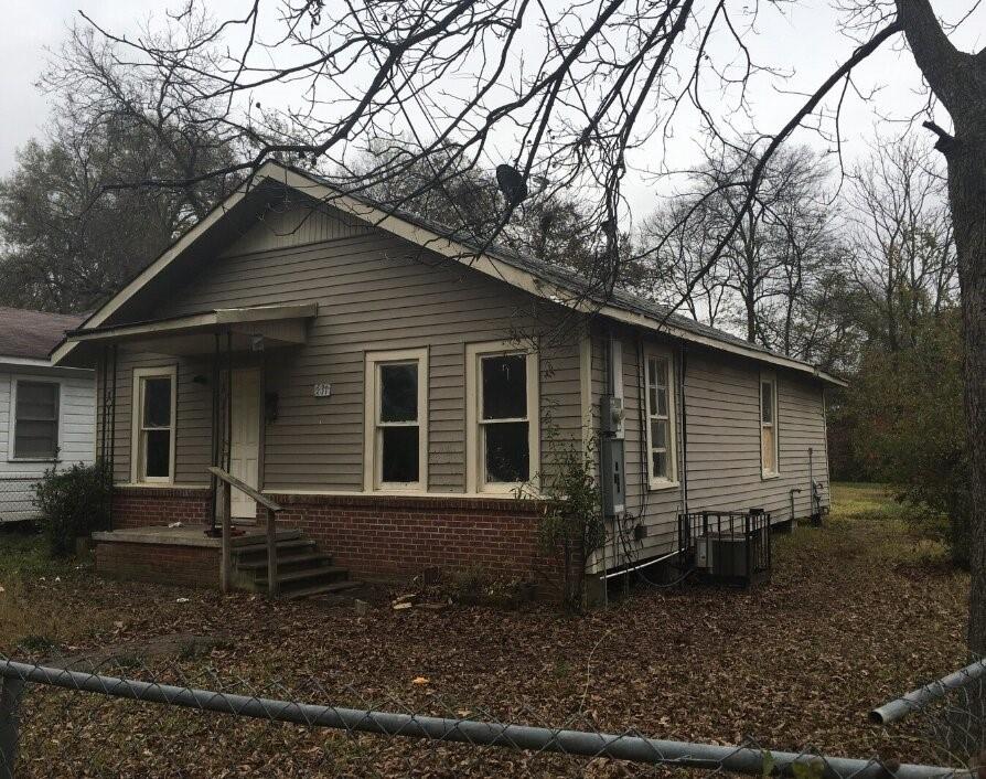 531 E 73rd Street Property Photo 1