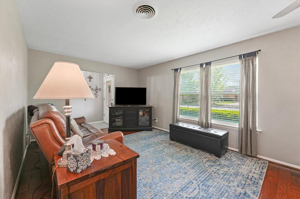 1233 Bardfield Avenue Property Photo 6