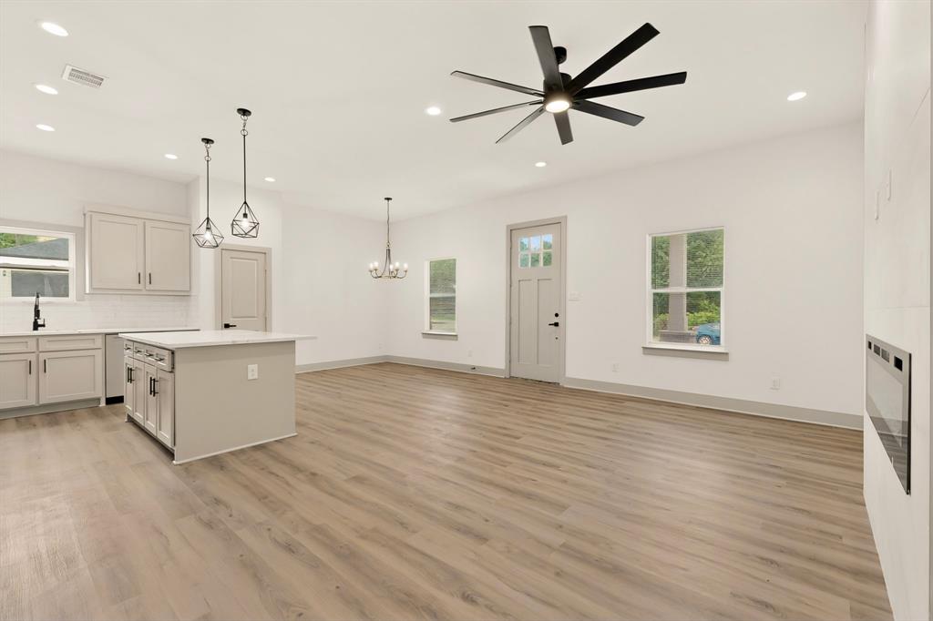 400 Kenny Drive Property Photo 6