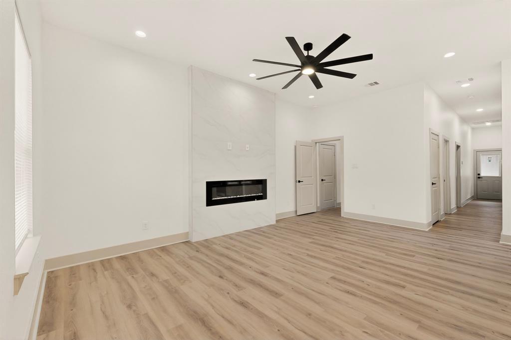 400 Kenny Drive Property Photo 7