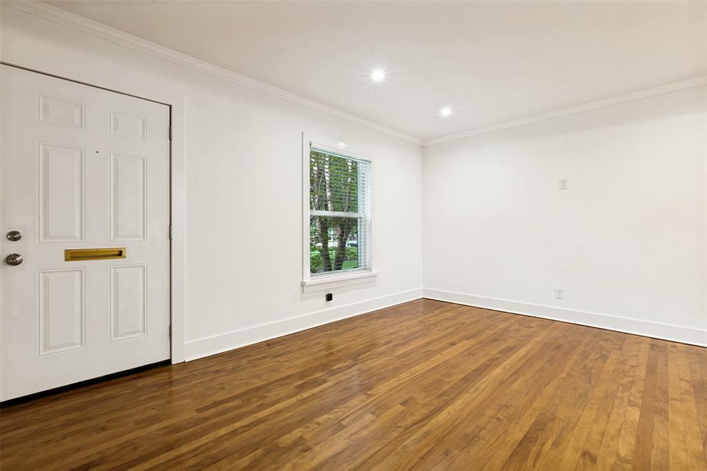 6490 Bordeaux Avenue Property Photo 6
