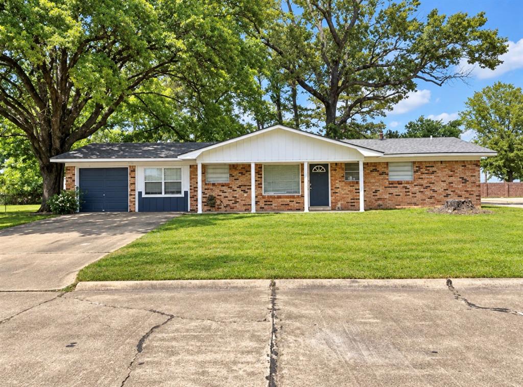 1002 Champion Street Property Photo 1