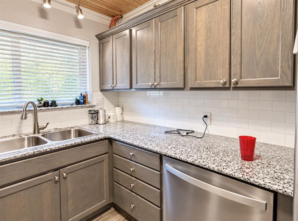 1002 Champion Street Property Photo 5