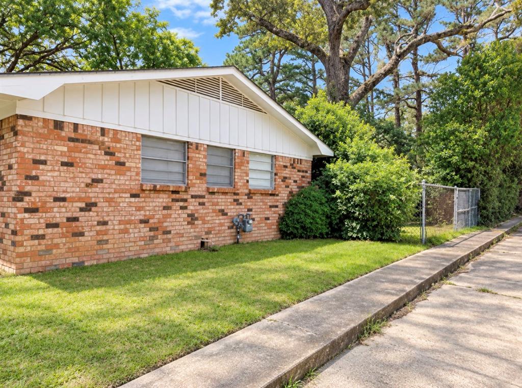 1002 Champion Street Property Photo 14