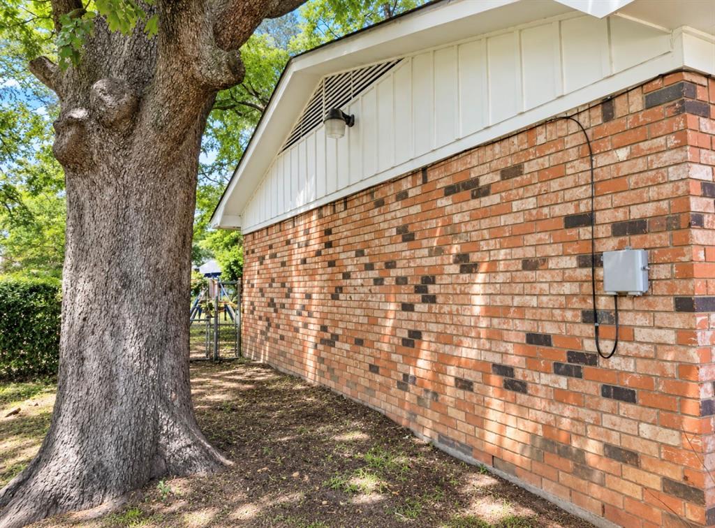 1002 Champion Street Property Photo 15