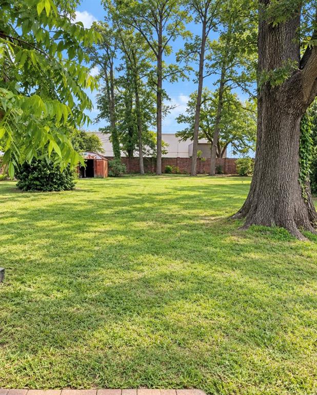 1002 Champion Street Property Photo 18