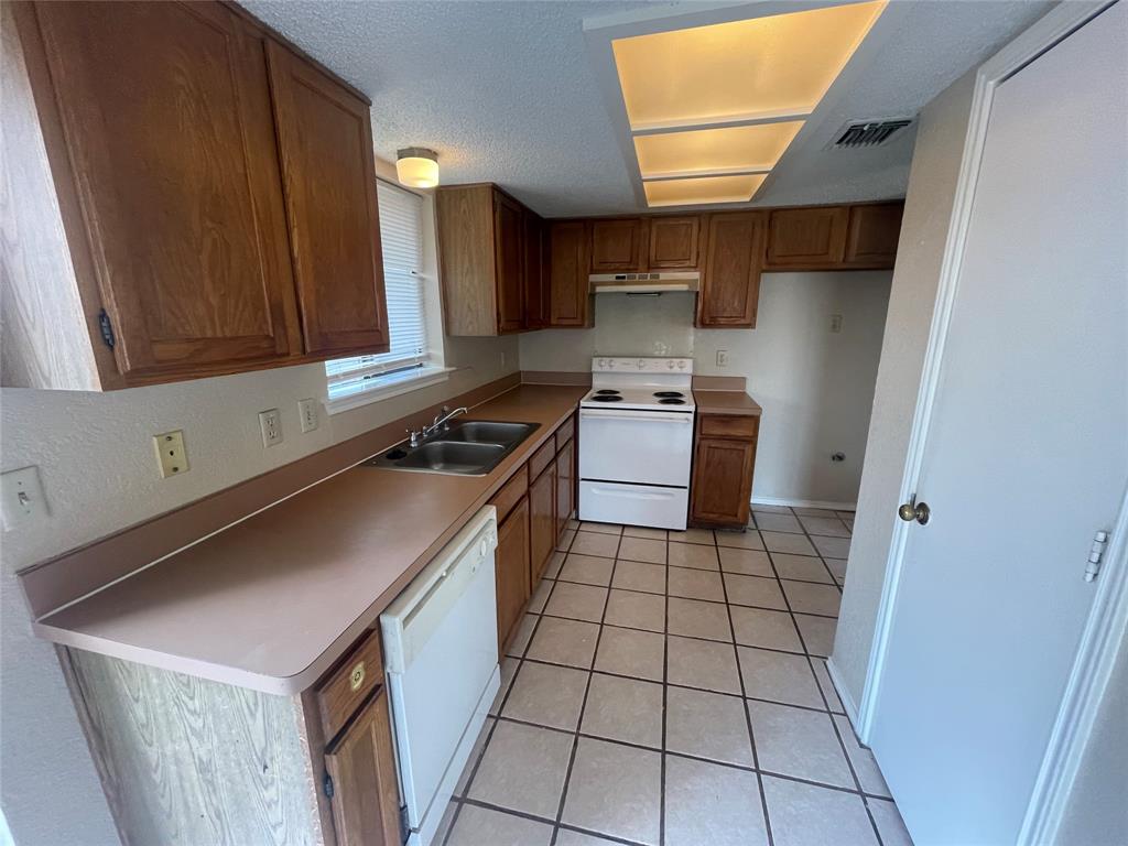 2709 Stanford Street A Property Photo 4