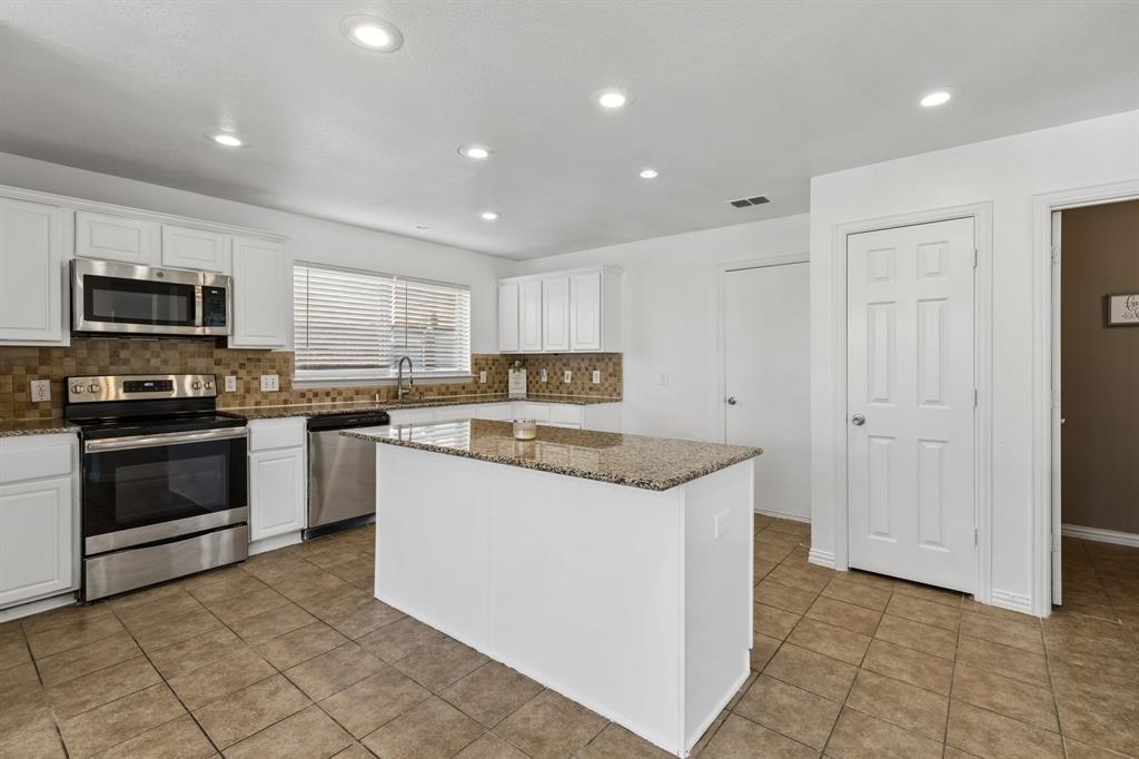 301 Highland Park Lane Property Photo 1