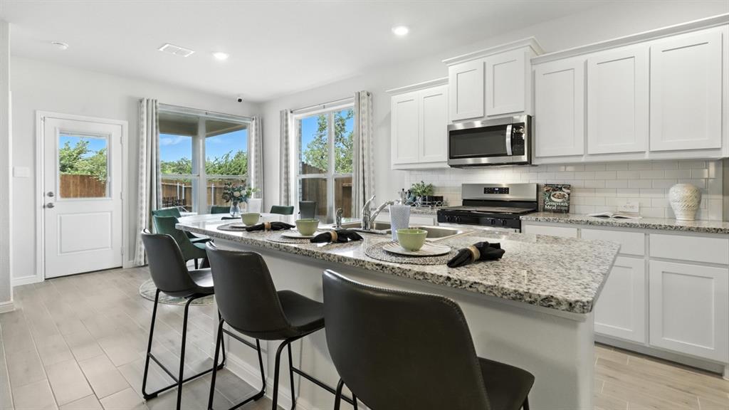 412 Sunday Silence Way Property Photo 2