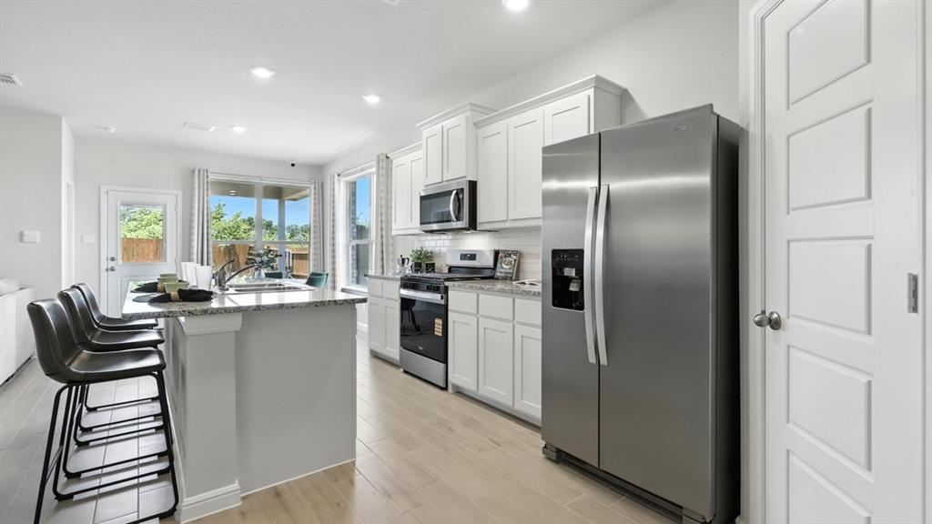 412 Sunday Silence Way Property Photo 3