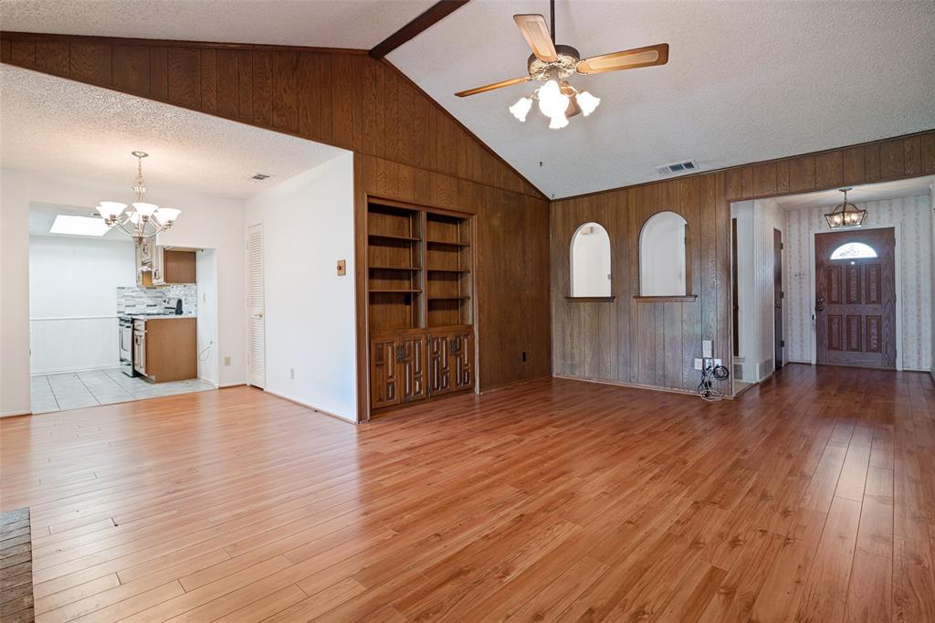 527 Dinalynn Street Property Photo 2