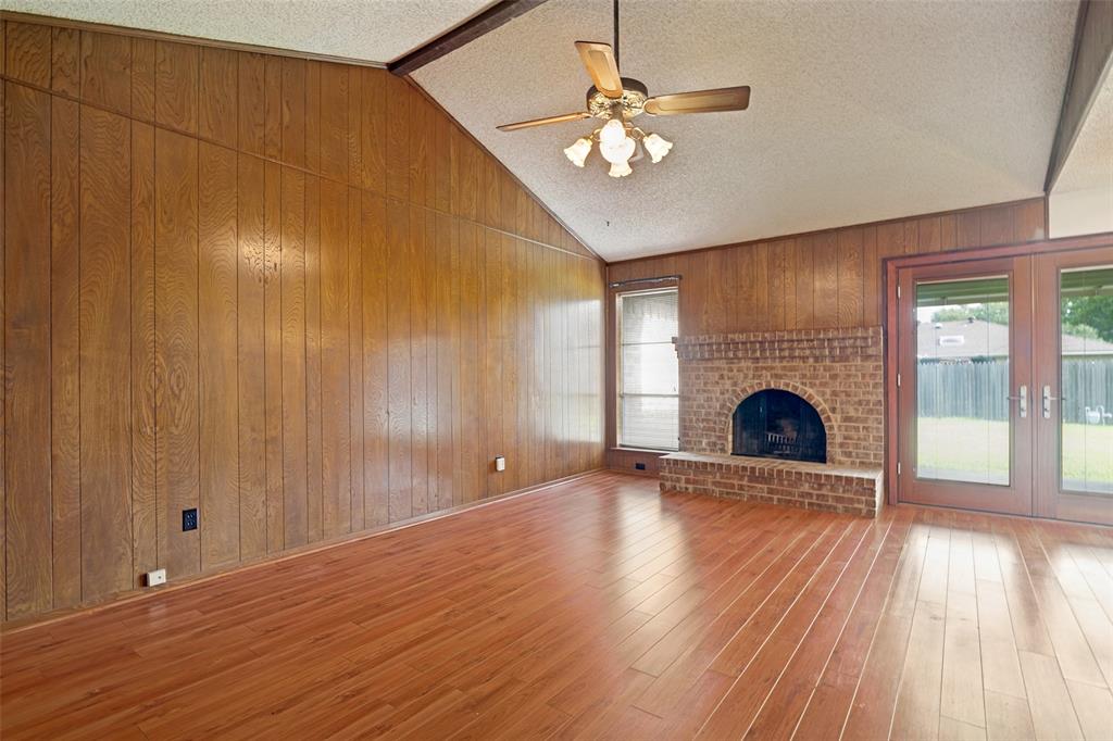 527 Dinalynn Street Property Photo 4
