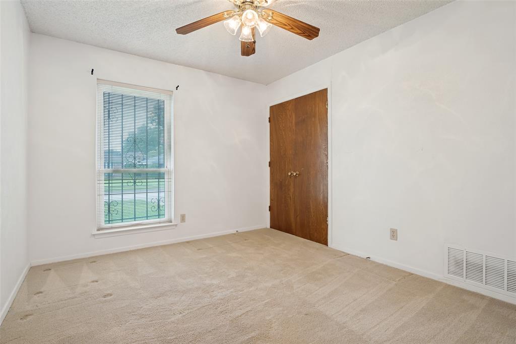 527 Dinalynn Street Property Photo 16