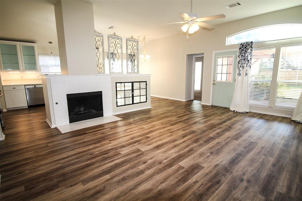 3201 Kingsbrook Drive Property Photo 1