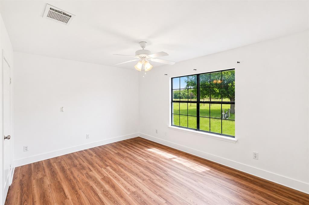 2207 Southwinds Drive Property Photo 9