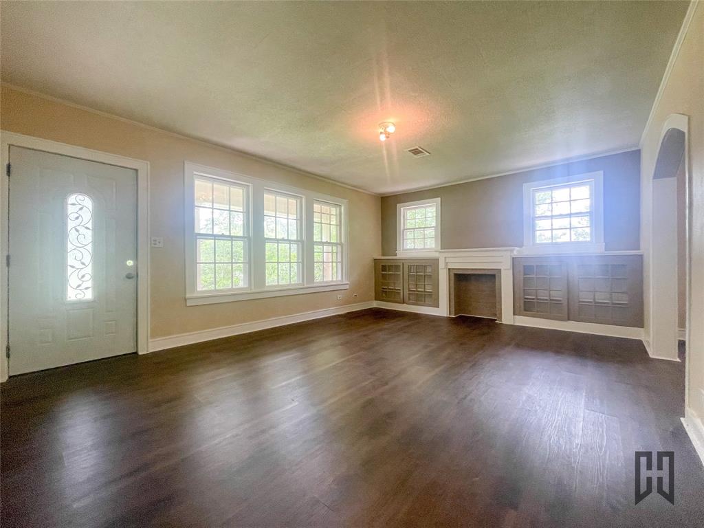 714 Butler Street Property Photo 4
