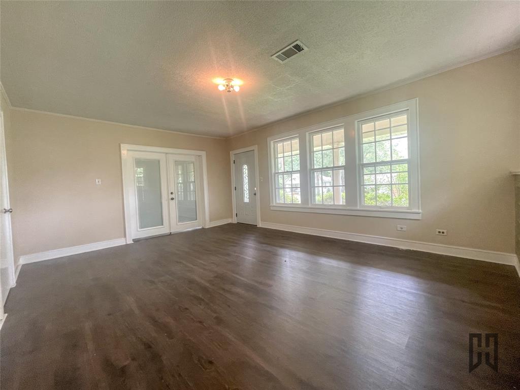 714 Butler Street Property Photo 5